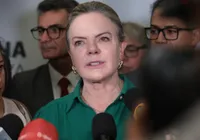 Gleisi convoca reunião para tenta barrar anistia no Congresso imagem