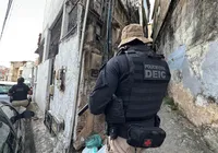 Líder do PCC é preso com laboratório de drogas em Lauro de Freitas