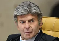 Luiz Fux usa peruca ou faz implante? Descubra o segredo do ministro imagem