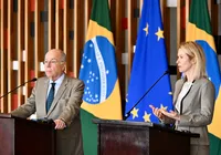 Petróleo recua pelo 3º dia e União Europeia anuncia fim do gás russo até 2027
