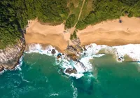 Praia preservada vira refúgio milionário com m² a R$ 50 mil