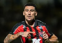Protagonista com Ventura, Baralhas é enaltecido: "Volante artilheiro" imagem