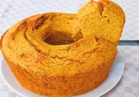 Sem farinha e leite: bolo de cenoura de liquidificador é feito em 4 passos imagem