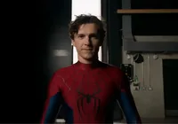 Tom Holland faz aparição pública após acidente no set de Homem-Aranha imagem