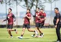 Vitória relaciona cinco zagueiros para enfrentar o Grêmio; veja lista imagem