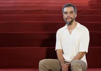 Wagner Moura descreve como é voltar ao teatro: "Fico mais inteligente"