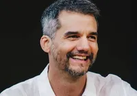 Wagner Moura vai a restaurante em Salvador durante pré-estreia de filme imagem