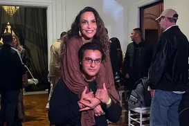 Marcelo Sangalo tieta cantora internacional em festival; veja foto - Imagem