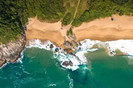 Praia preservada vira refúgio milionário com m² a R$ 50 mil - Imagem