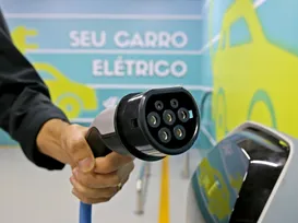Carros elétricos avançam no Brasil mesmo com juros altos e imposto maior - Imagem