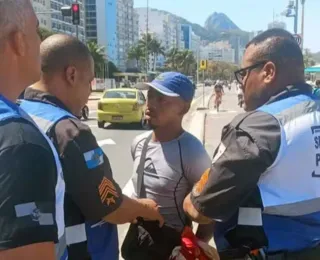 Ambulante é preso após cobrar R$ 400 a turistas por porção de camarão
