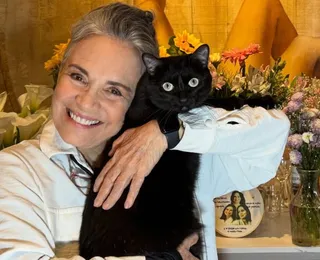 Ator global chama Regina Duarte de equivocada e revela: "Sem raiva"