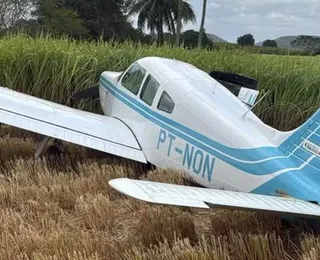 Avião com prefeito faz pouso de emergência após pane