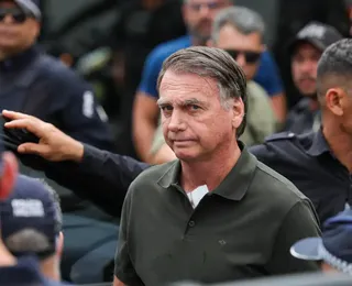 Bolsonaro é escoltado de volta à prisão domiciliar após exames