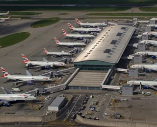 Ciberataque paralisa aeroportos europeus e causa caos em voos