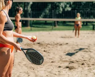 Confira dicas para começar a praticar beach tênis ou futevôlei