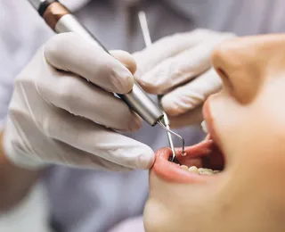 Dentista é indiciada por lesões graves e exercício ilegal da medicina
