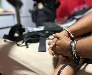 Dupla é presa em operação contra tráfico de armas em Salvador