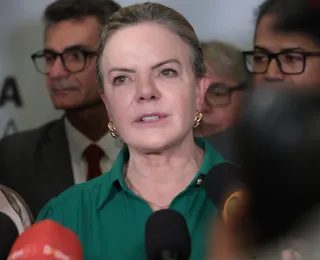 Gleisi convoca reunião para tenta barrar anistia no Congresso
