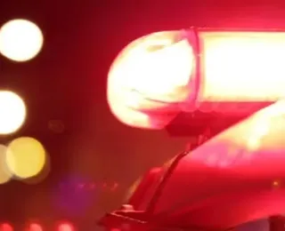 Mulher é agredida após flagrar marido aos beijos com outro homem