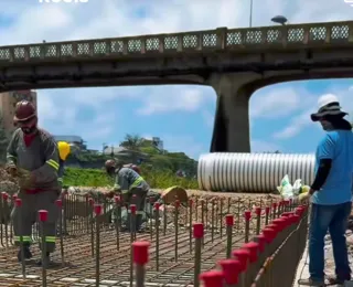 Obras da ponte que liga bairros de Itabuna é vistoriada por prefeito