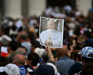 Papa Leão XIV celebra seus 70 anos com milhares de fiéis no Vaticano