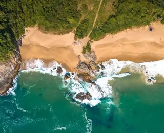 Praia preservada vira refúgio milionário com m² a R$ 50 mil