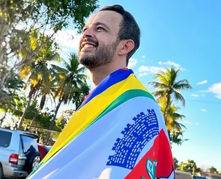 Prefeito pinta prédios públicos com mesma cor de campanha política