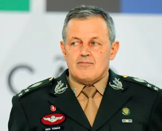 Risco de perda de visto do chefe do Exército gera reação de generais
