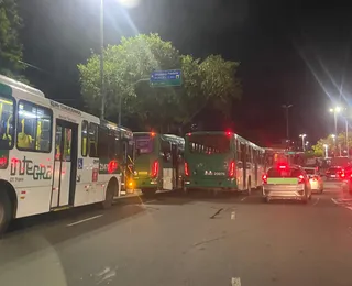 Rodoviários bloqueiam Estação da Lapa em protesto após agressão a trabalhador