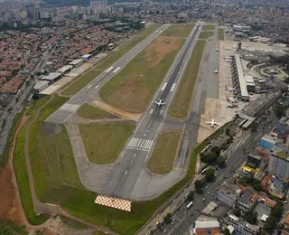 São Paulo enfrenta ventos fortes e caos em aeroportos nesta segunda