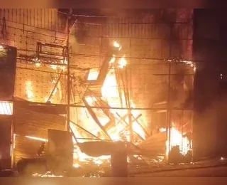 Vídeo: casa de suspeito de estupro é incendiada na Suburbana
