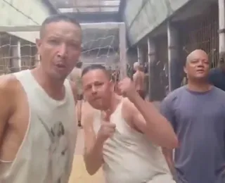 Vídeo com detentos aguardando Bolsonaro na prisão viraliza; assista