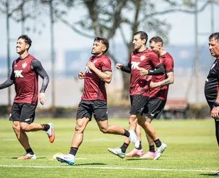 Vitória relaciona cinco zagueiros para enfrentar o Grêmio; veja lista