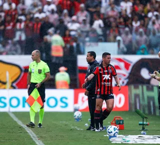 Osvaldo explica irritação na substituição e afasta problema com Chagas - Imagem