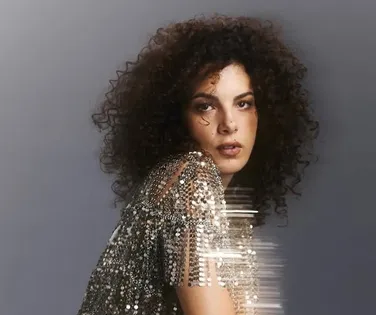 A TARDE FM: Conversa Brasileira recebe a cantora Céu - Imagem