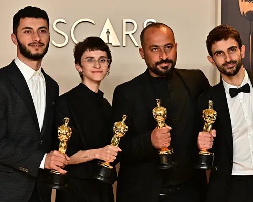 Palestino vencedor do Oscar denuncia invasão de sua casa por militares - Imagem