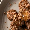 Aprenda a preparar brigadeiro gourmet de café em sua casa - Imagem