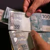 IBGE: 9,3% dos municípios tem renda inferior a um salário mínimo - Imagem