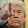 Trump autoriza CIA a derrubar Maduro e cogita invasão à Venezuela - Imagem