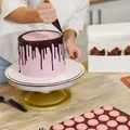 Anvisa encontra material proibido em produtos de doces e bolos imagem