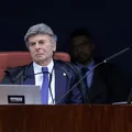 Após bate-boca, Fux abandona plenário do STF durante fala de Gilmar imagem