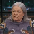 Atriz da Globo revela pânico ao reencontrar torturador da ditadura imagem