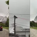 Balão cai sobre casas em cidade da Bahia e causa queda de energia imagem