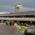 Bancária diz que tinha bomba na bagagem e acaba presa em aeroporto imagem
