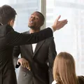 Briga no trabalho? Câmara estuda iniciativa contra intolerância profissional imagem