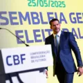 CBF planeja ter árbitros profissionais no Brasileirão de 2026 imagem
