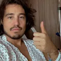 Cantor Tiago Iorc é hospitalizado às pressas imagem