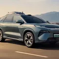 Carro da BYD que estaciona sozinho chega ao Brasil; conheça o Atto 8 imagem