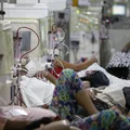 Cegueira, tontura, vômitos e mais: os sintomas de ingerir metanol em bebidas imagem